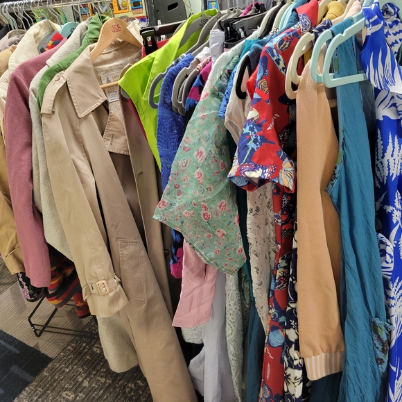 Meet your Posher, Jenn - Picture 4 of 16